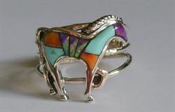 Eksklusiv multicolor ring med hest af turkis og sterling sølv.