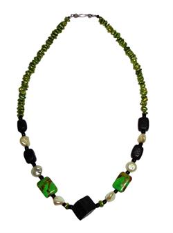 Hotsjok design halskæde med grøn turkis og lava