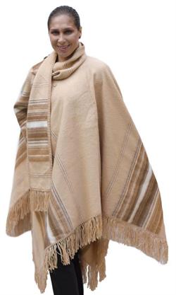 Lang poncho i beige alpacca, super blød.