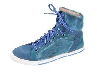 sneakers i blå.